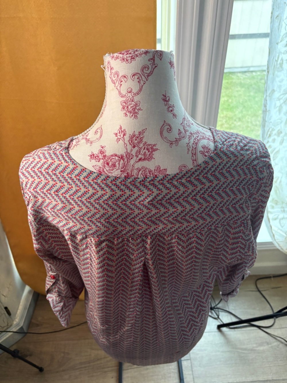 41 Hawthorne Stitch Chevron Red & Blue Roll Tab Blouse M Boho - Picture 3 of 8